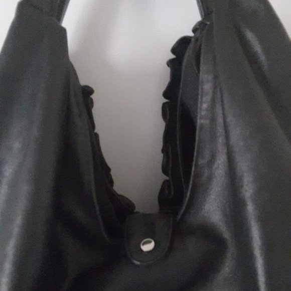 **SOLD** Elie Tahari Melrose Large Hobo Handbag - Picture 4 of 10